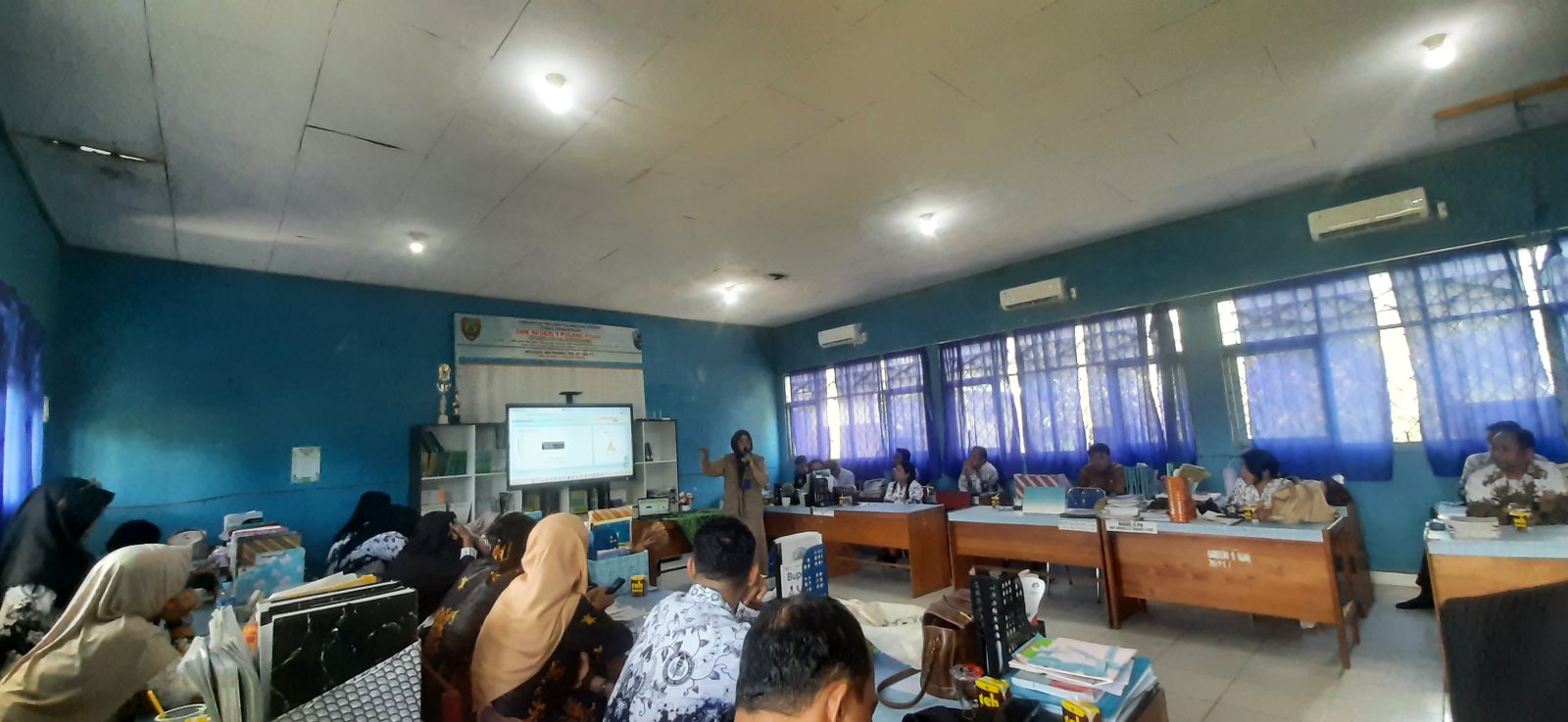 Kegiatan IHT Komunitas Belajar “Hapakat” SMKN 1 Pulang Pisau Bahas Raport Mutu dan Kelas Digital